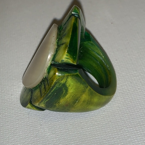 Green Carved Mother of Pearl on Heavy Resin ‘flower child ring” Size 7 - Picture 2 of 8